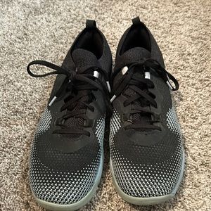 Men’s size 9 Under Armour Tribase Train Shoes